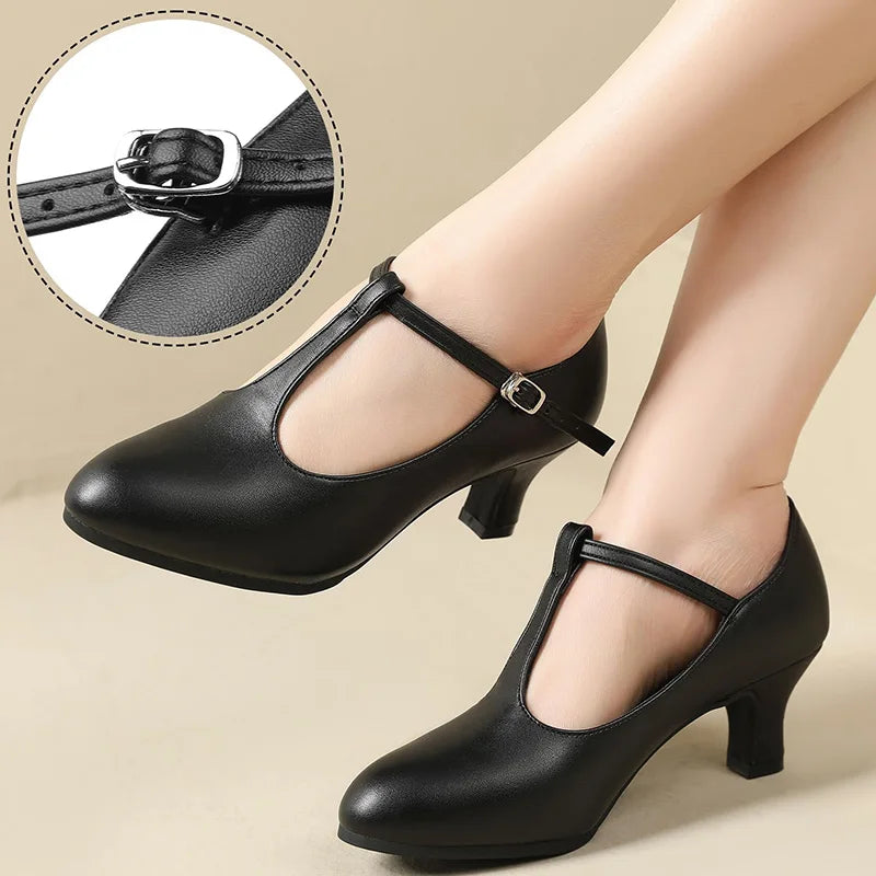 Sapatos de dança femininos com salto de 2 polegadas.